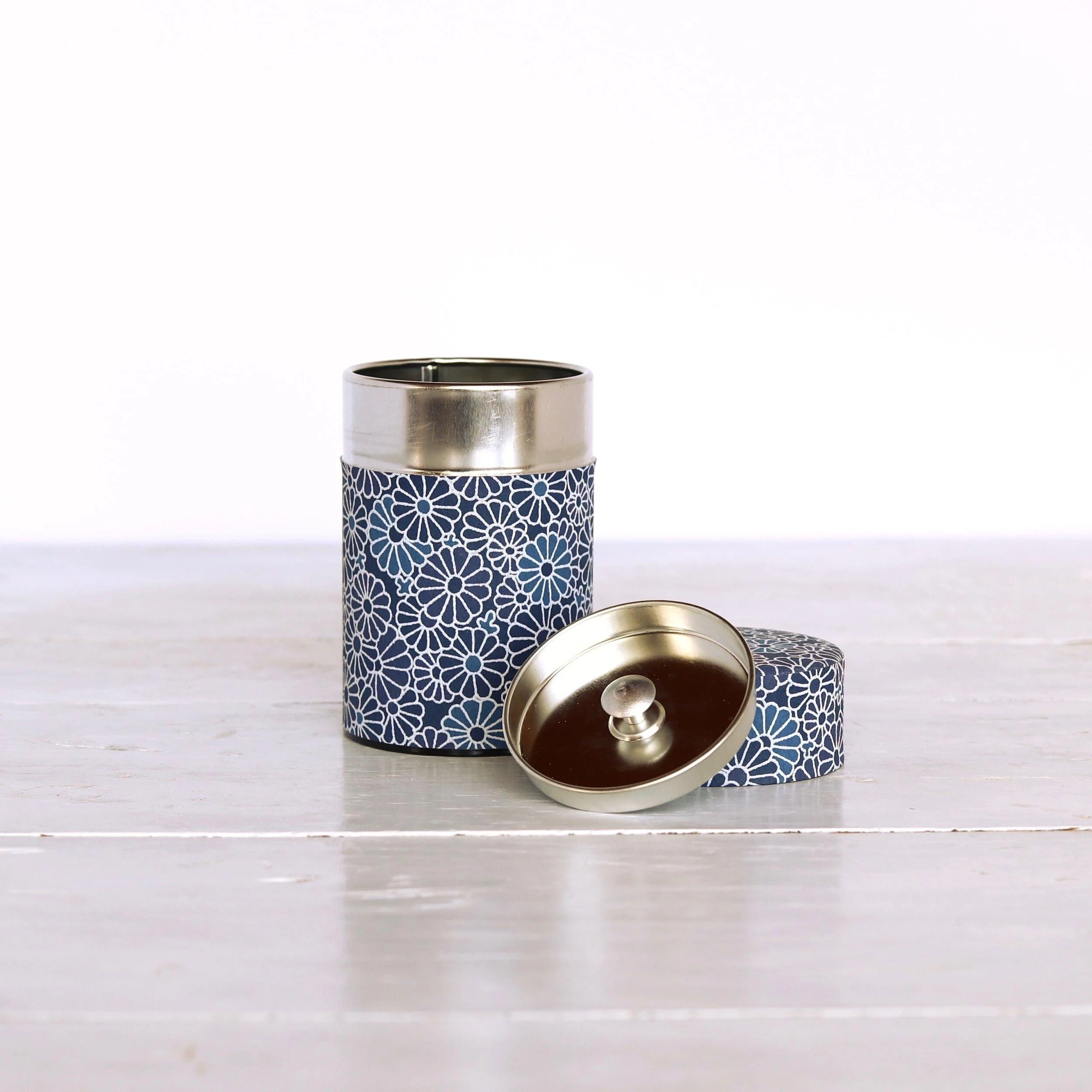 Japanese Tea Tin — Blue Chrysanthemum